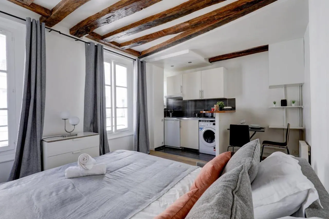 Le Marais Republique Studio - Cityapartmentstay Paris 0*,  France