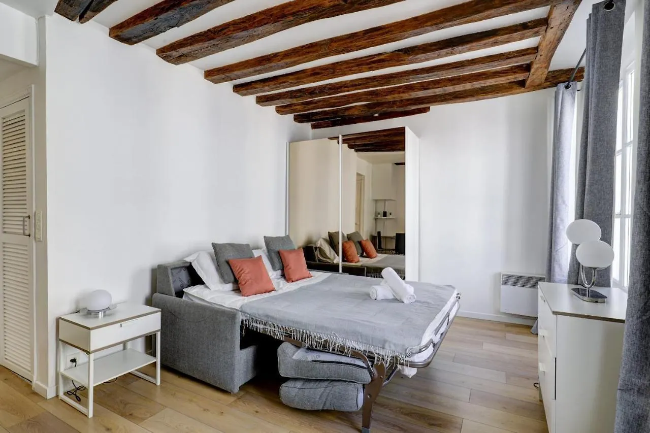 Le Marais Republique Studio - Cityapartmentstay Paris Apartment