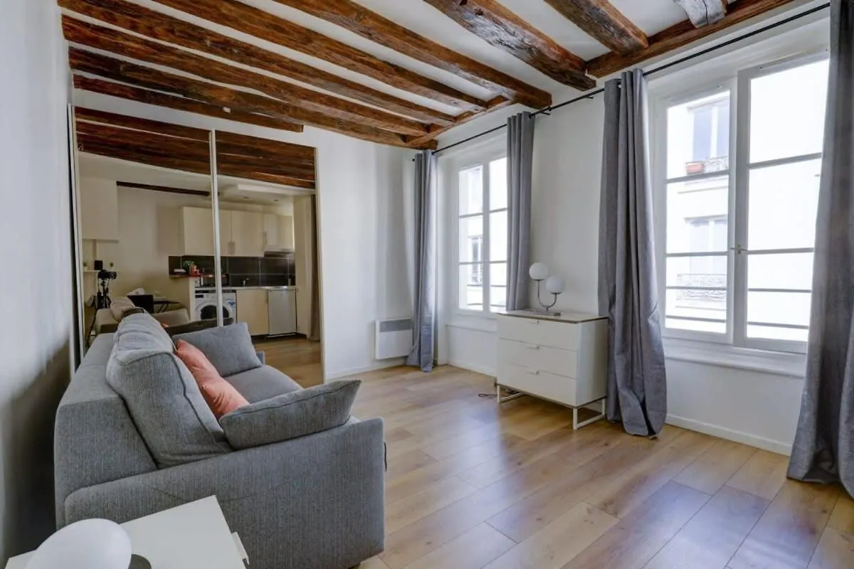 Le Marais Republique Studio - Cityapartmentstay Paris Apartment