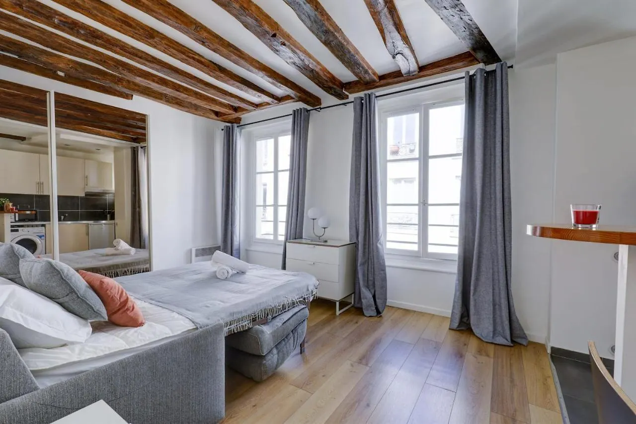Le Marais Republique Studio - Cityapartmentstay Paris Apartment
